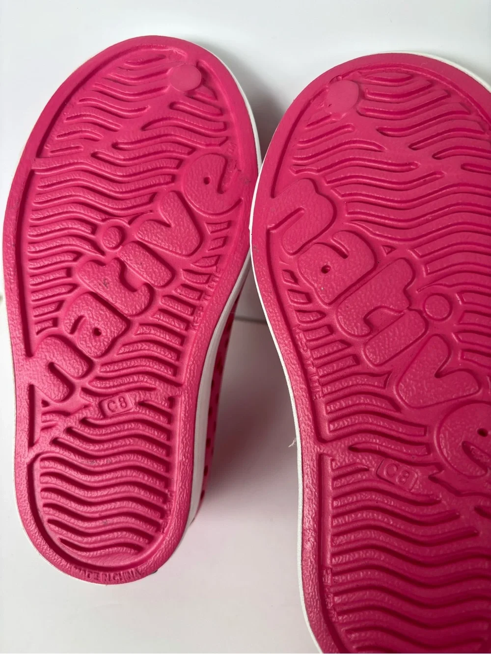 Native Kids Jefferson Pink Slip-On Water Friendly Sneakers size 8